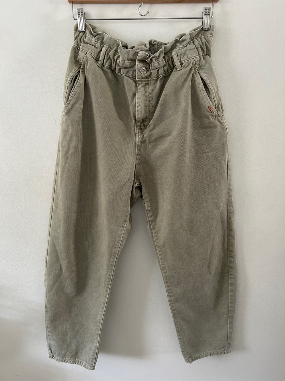 Zara Women's Paperbag Pants Light Olive Size 8 Modern Elastic Waist Barrel Leg
